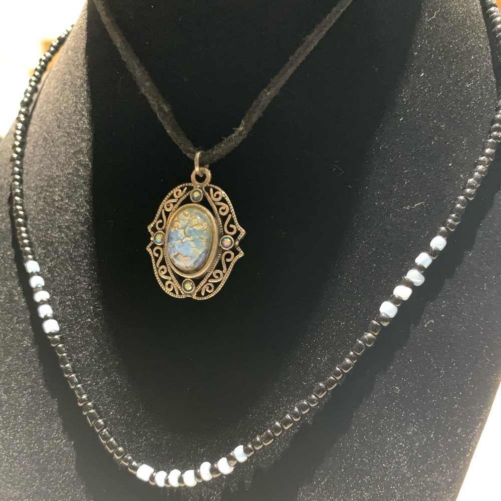 Unique Necklace Set - Picture 2 of 3